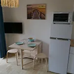 Appartement Bel Accès Direct Mer; L'almanarre, *