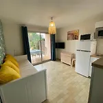 Appartement Bel Accès Direct Mer; L'almanarre, Hyères